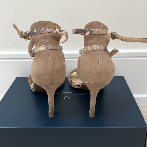 Nine West Sandals, neutral color and very comfortable!  Size 7.5 - Picture 3 of 3